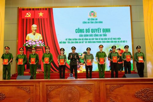 CBCS Công an tỉnh Lâm Đồng lên đường thực hiện mô hình “Tôi làm Công an xã” và phong trào “Bình dân học vụ số”.