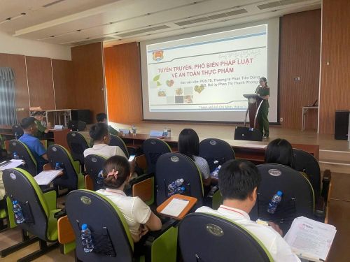 Đồn Công an KCN Kim Huy chủ động tuyên truyền, phổ biến giáo dục pháp luật về ATTP cho các doanh nghiệp.