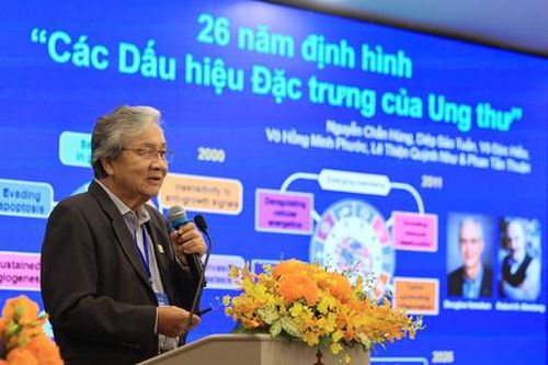 GS.BS Nguyễn Chấn Hùng - Chủ tịch Danh dự Hội Ung thư Việt Nam phát biểu