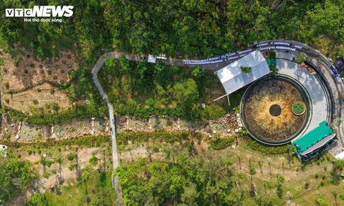 Công trình là một trong những hạng mục thuộc quy hoạch bảo tồn, tôn tạo và phát huy giá trị Khu di tích quốc gia đặc biệt - Khu lưu niệm Chủ tịch Hồ Chí Minh đã được Thủ tướng Chính phủ phê duyệt. Dự án có tổng mức đầu tư hơn 34 tỷ đồng, do Tập đoàn T&T Group tài trợ.