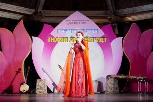 Cùng với các trích đoạn cải lương là những tiết mục biểu diễn âm nhạc truyền thống như ca vọng cổ. Ảnh: BTC