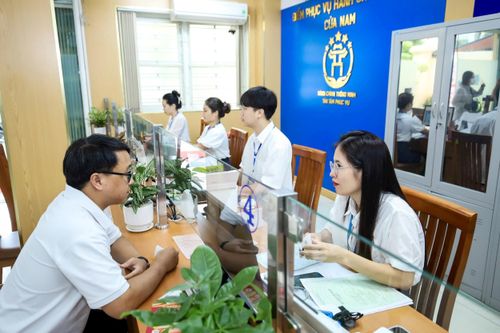 Yếu tố then chốt trong hiệu quả học tập và làm theo Bác là trách nhiệm nêu gương của cán bộ, đảng viên. Ảnh: Phương Ngân