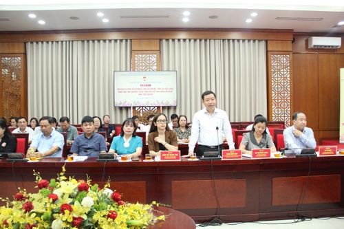 TS Đinh Ngọc Quý, Viện Hồ Chí Minh và các lãnh tụ của Đảng, Học viện Chính trị Quốc gia Hồ Chí Minh tham luận. Ảnh: Lê Phương