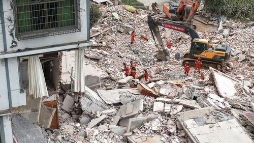 Lực lượng cứu hộ đang tiến hành các hoạt động cứu nạn sau trận động đất sáng 18/5 tại thành phố Liễu Châu, Khu tự trị dân tộc Choang tỉnh Quảng Tây, Trung Quốc. Ảnh: Li Hanchi/Tân Hoa Xã