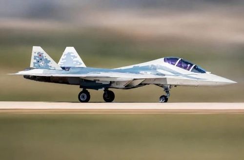 Tiêm kích Su-57 hai chỗ ngồi. (Nguồn: APN)