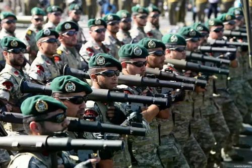 Để đáp trả lệnh phong tỏa của Mỹ và việc triển khai 50.000 lính thủy đánh bộ đến khu vực, IRGC đã lên kế hoạch chiếm giữ bờ biển của UAE và Bahrain - nơi đặt các cảng quan trọng và trụ sở Hạm đội 5 của Hải quân Mỹ.
