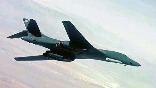 Nguồn tin nói rõ ông Trump vẫn chưa đưa ra quyết định cuối cùng về việc nối lại hành động quân sự, nhưng đang nghiêng nhiều hơn về phương án này.