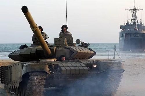 Các quan chức Iran, bao gồm cả đại diện của Lực lượng Vệ binh Cách mạng Hồi giáo (IRGC), cho biết họ sẵn sàng chiếm giữ bờ biển của Các Tiểu vương quốc Ả Rập Thống nhất (UAE) và lãnh thổ Bahrain.