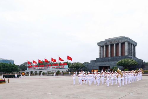 Chủ tịch Hồ Chí Minh là người đã gắn bó và hiến dâng trọn đời mình cho sự nghiệp cách mạng của Đảng ta và dân tộc ta, hết lòng, hết sức phụng sự Tổ quốc, phục vụ nhân dân. Người đã để lại cho chúng ta và các thế hệ mai sau một gia tài đồ sộ, một di sản hết sức quý báu.