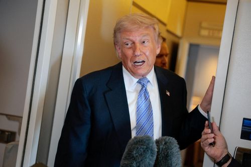  Ông Trump tuyên bố tạm hoãn các đòn tấn công mới nhằm vào Iran trong tuần này để tạo dư địa cho đàm phán. Ảnh: Reuters. 