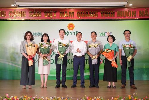Ra mắt Ban giám khảo cuộc thi