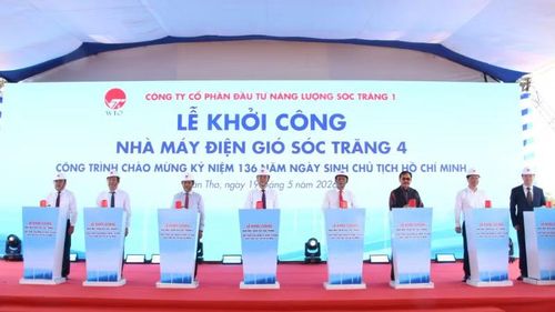 Các đại biểu nhấn nút khởi công nhà máy điện gió Sóc Trăng 4.
