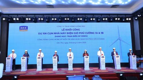 Các đại biểu phát lệnh khởi công Dự án cụm nhà máy điện gió Phú Cường 1A và 1B.