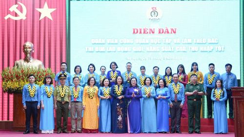 Diễn đàn "Đoàn viên công đoàn học tập và làm theo Bác, thi đua lao động giỏi, năng suất cao, thu nhập tốt tổ chức đúng Ngày sinh nhật Bác Hồ.