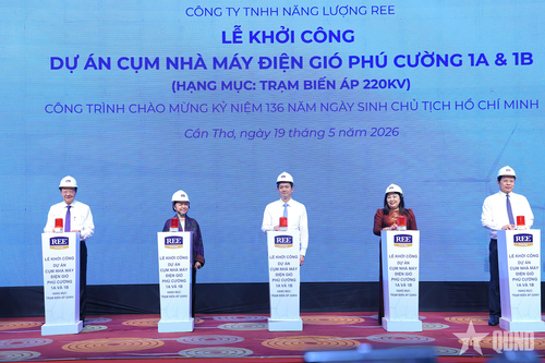  Các đại biểu thực hiện nghi thức khởi công dự án Cụm nhà máy điện gió Phú Cường 1A và 1B, Hạng mục Trạm biến áp 220 KV do Công ty Cổ phần Điện gió Phú Cường làm chủ đầu tư cùng diễn ra trong sáng 19-5 tại Cần Thơ. 