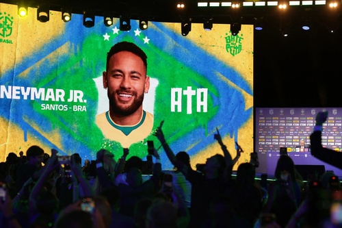 Đông đảo cổ động viên Brazil vui mừng khi Neymar có tên trong danh sách tham dự World Cup 2026. Ảnh: Reuters