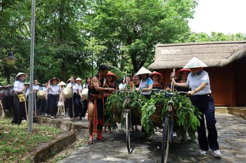 Hoạt động về nguồn tại Di tích Khu căn cứ Nước Oa.