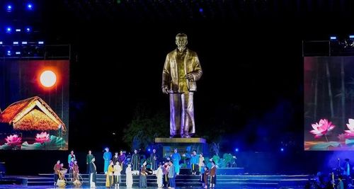 Chương trình văn nghệ đặc sắc khai mạc Lễ hội Làng Sen 2026.