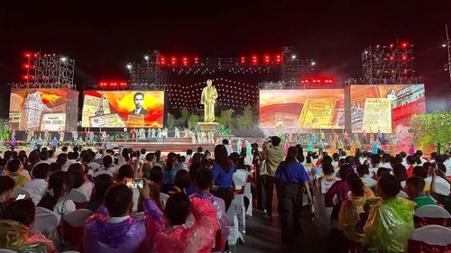 Hàng nghìn người dân và du khách đã về Nghệ An dự khai mạc Lễ hội Làng Sen 2026 – sự kiện văn hóa lớn nhằm tôn vinh giá trị di sản Hồ Chí Minh và quảng bá hình ảnh quê hương xứ Nghệ.