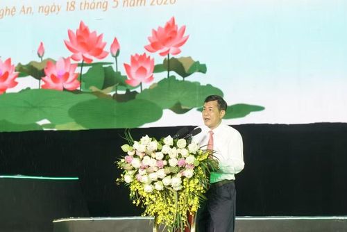 Ông Thái Văn Thành, Phó Chủ tịch UBND tỉnh Nghệ An phát biểu khai mạc Lễ hội Làng Sen 2026. Ảnh: Hồ Lài
