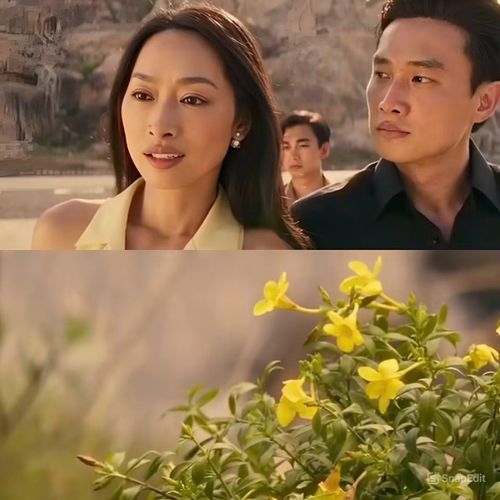 Cảnh hái hoa gây cười vì lời thoại thiếu tự nhiên của nhân vật.
