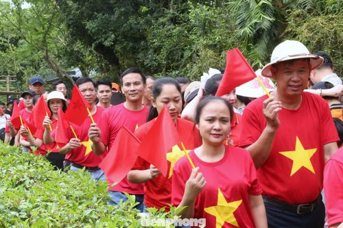 Mỗi năm đặc biệt vào dịp sinh nhật Bác, hàng vạn du khách từ khắp mọi miền đất nước lại tìm về làng Hoàng Trù để nghe kể về những năm tháng đầu đời của Người.
