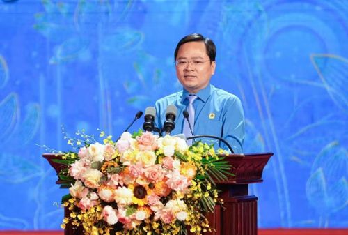 Ông Nguyễn Anh Tuấn - Phó Chủ tịch Ủy ban Trung ương Mặt trận Tổ quốc Việt Nam, Chủ tịch Tổng Liên đoàn Lao động Việt Nam phát biểu tại Hội nghị.