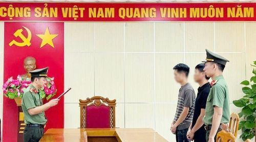 Cơ quan An ninh điều tra tống đạt các Quyết định đối với các bị can (Ảnh CAHT)