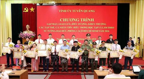 Các cá nhân điển hình tiêu biểu trong học tập và làm theo tư tưởng, đạo đức, phong cách Hồ Chí Minh năm được Chủ tịch UBND tỉnh Tuyên Quang tặng Bằng khen.