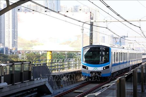Metro Bến Thành - Suối Tiên tăng chuyến phục vụ người dân sau sáp nhập. Ảnh: Hồng Đạt/TTXVN