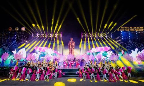 Chương trình nghệ thuật ở Lễ hội Làng Sen năm 2026 được tổ chức công phu, đặc sắc.