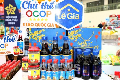 Nước mắm Lê Gia - thương hiệu duy nhất của Thanh Hóa đạt OCOP 5 sao Quốc gia và là một trong 12 chủ thể trong cả nước được công nhận tiêu chuẩn đầu tiên này. Ảnh: Văn Xuyên/BNEWS/TTXVN
