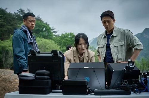 Phim kinh dị Hàn ngân sách thấp bất ngờ lập kỳ tích doanh thu và lượng xem lịch sử
