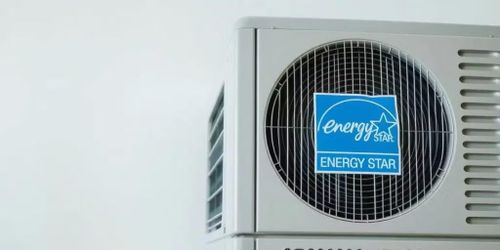 Nhãn ENERGY STAR là dấu hiệu cho thấy thiết bị đáp ứng các tiêu chuẩn tiết kiệm năng lượng, giúp giảm mức tiêu thụ điện trong khi vẫn đảm bảo hiệu quả làm mát