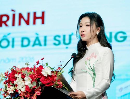TS Nguyễn Bảo Uyên - Giám đốc điều hành Hệ thống Y tế Hợp Lực phát biểu tại chương trình. Ảnh: Ngô Nhung