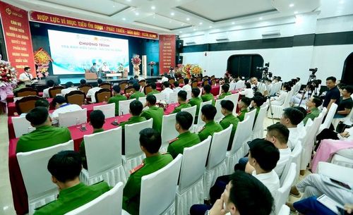 Toàn cảnh chương trình truyền thông và phát động đăng ký hiến tạng với chủ đề “Hiến tạng – Nối dài sự sống”. Ảnh: Ngô Nhung