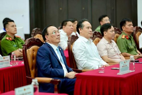 Các đại biểu tham gia chương trình truyền thông và phát động đăng ký hiến tạng với chủ đề “Hiến tạng – Nối dài sự sống”. Ảnh: Ngô Nhung