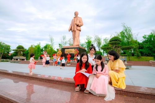 Ảnh: Lễ hội Làng Sen