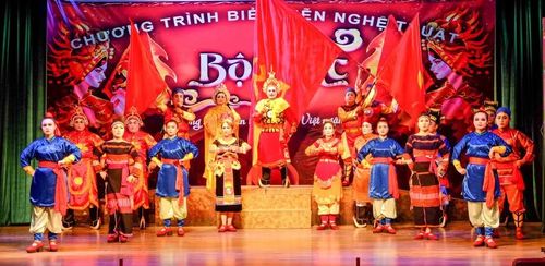  Trích đoạn tuồng Quang Trung lên ngôi (vở tuồng Quang Trung đại phá quân Thanh) là một trong những tiết mục được Nhà hát Nghệ thuật truyền thống tỉnh Gia Lai dàn dựng biểu diễn phục vụ phát triển du lịch. Ảnh: Ngọc Nhuận 
