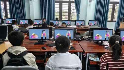 Liên đội Trường Tiểu học Hồ Tùng Mậu chú trọng việc hướng dẫn kỹ năng số cho đội viên. Ảnh: ĐVCC