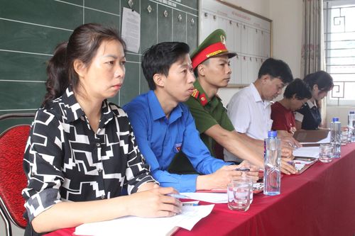 Đại biểu dự phiên họp.
