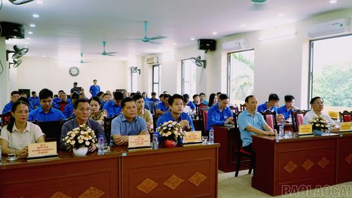Các đại biểu dự chương trình.