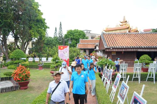 Không gian triển lãm ảnh chuyên đề tại khuôn viên Trường Dục Thanh