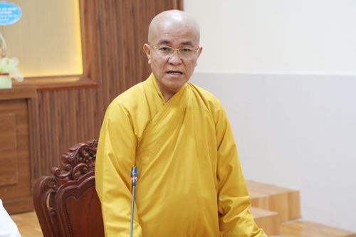 Thượng tọa Thích Quảng Hiền, Phó Trưởng Ban Thường trực Ban Trị sự Giáo hội Phật giáo Việt Nam tỉnh Lâm Đồng, Trụ trì chùa Pháp Hoa phát biểu cảm ơn