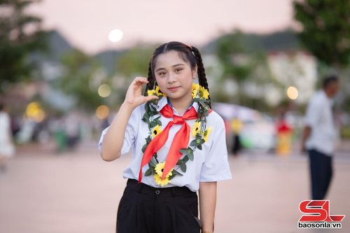 Em Bùi Thảo Linh, gương mặt tiêu biểu tại Liên hoan Thiếu nhi các dân tộc tỉnh Sơn La năm 2026.
