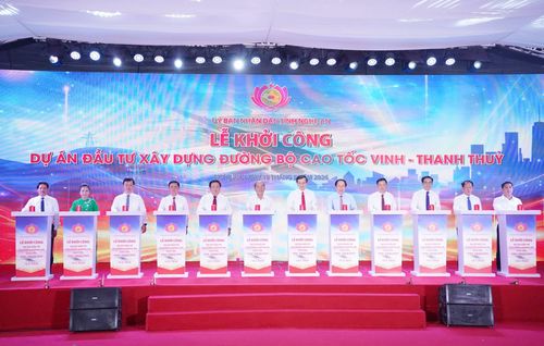 Lãnh đạo Trung ương, lãnh đạo tỉnh thực hiện nghi thức khởi công dự án.