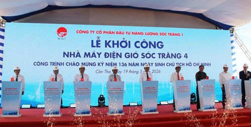 Các đại biểu nhấn nút khởi công Dự án Nhà máy điện gió số 4