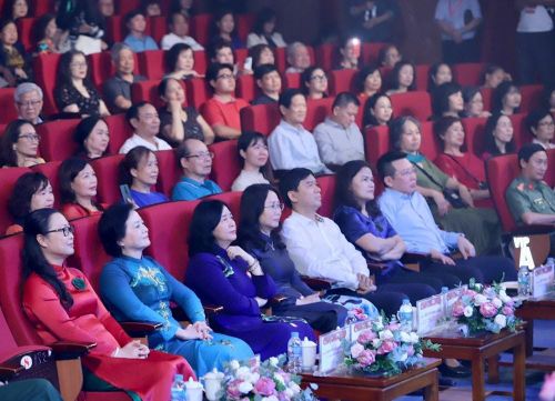 Các đại biểu tham dự chương trình