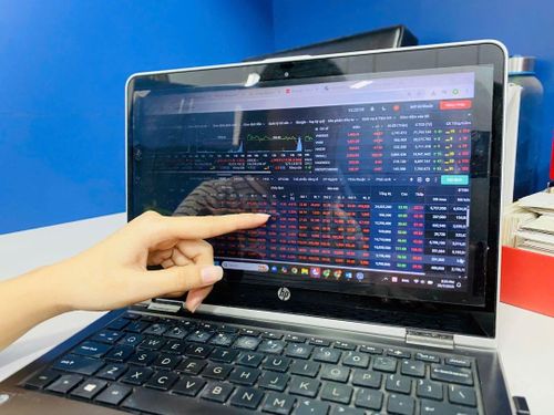 Áp lực bán tháo ở nhóm dầu khí và cao su khiến VN-Index đánh mất vùng đỉnh lịch sử sau phiên rung lắc mạnh ngày 19/5