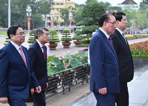 Tổng Bí thư, Chủ tịch nước Tô Lâm và Đoàn đại biểu vào Lăng viếng Bác.